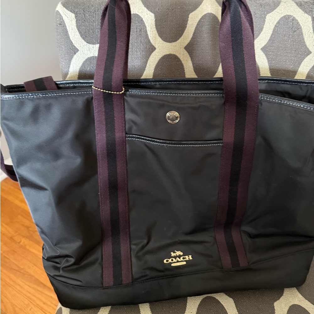 Coach Black Tote Bag with Structured Design and Durable Materials